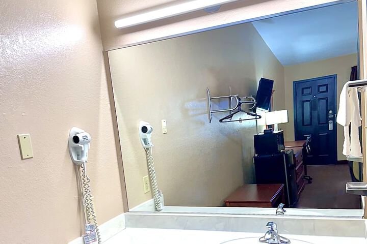 Room 18 of 26