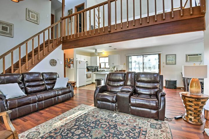 Poconos Vacation Rental w / Pool Access & Hot Tub!