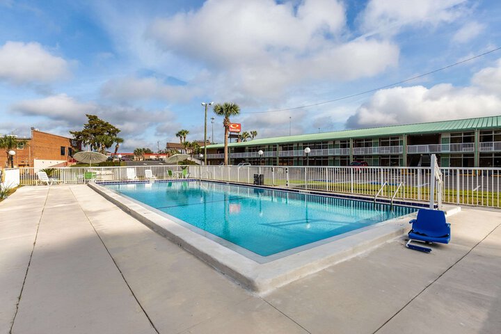 Pool 6 of 29