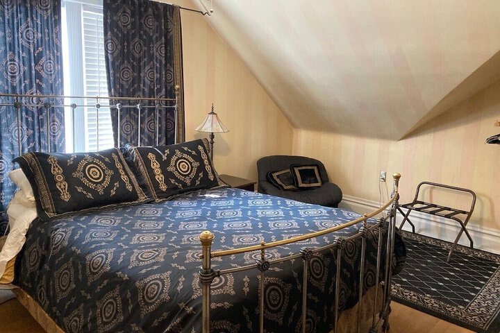 Room 74 of 102
