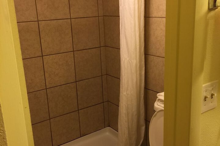 Room 17 of 33