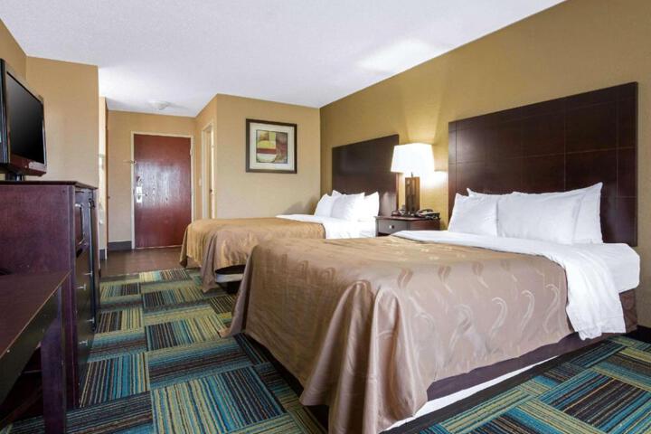 Quality Inn & Suites Arnold