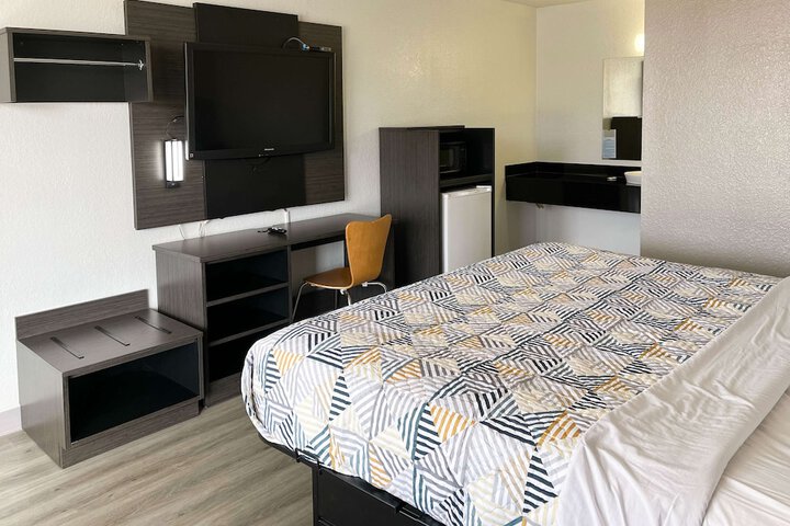 Room 14 of 19