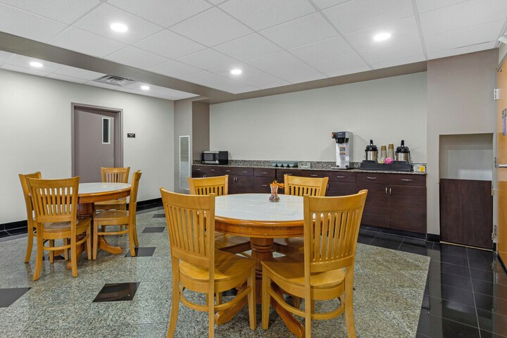 Red Roof Inn & Suites Philadelphia - Bellmawr