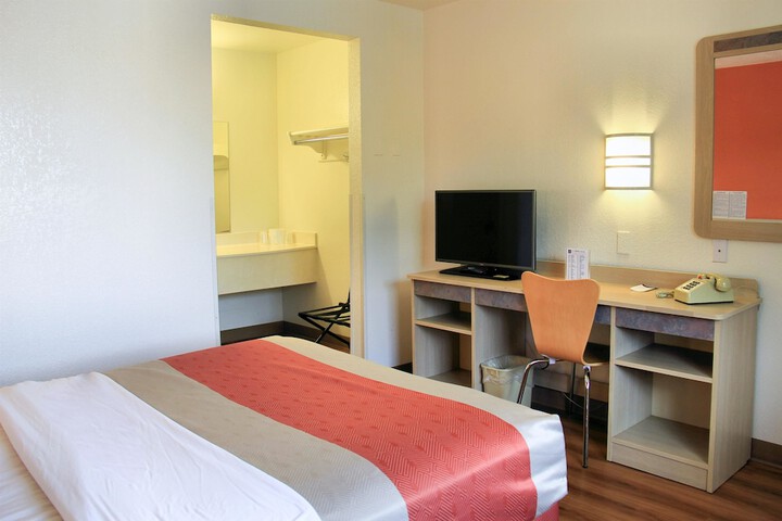 Room 17 of 26