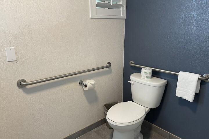 Room 32 of 99