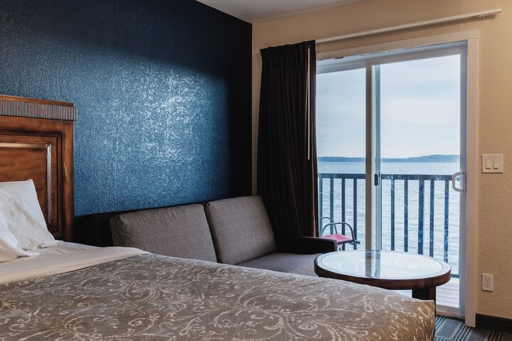 Water Front Inn