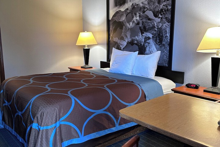 Room 16 of 50