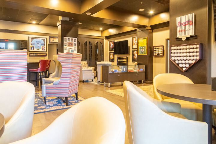 Lounge 60 of 73