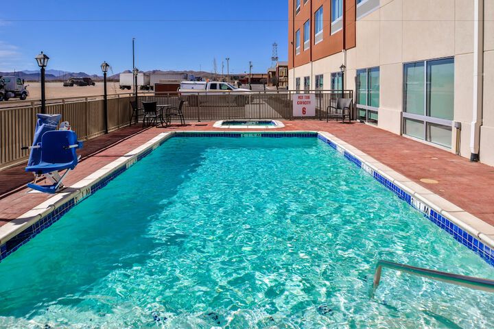 Holiday Inn Express & Suites Van Horn by IHG