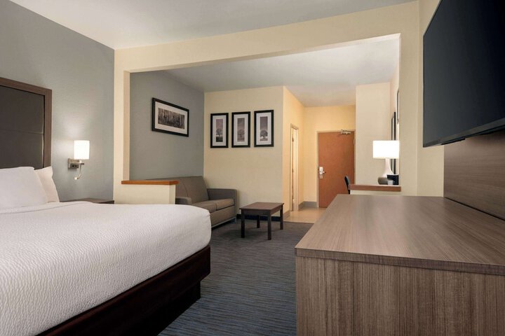 Room 16 of 23
