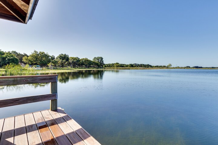 Lakefront Tavares Home w / Deck Patio & Dock!