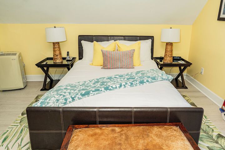 Waters Edge Inn - Adults Only