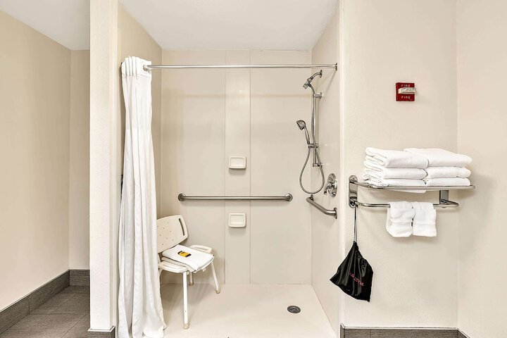 Room 13 of 35
