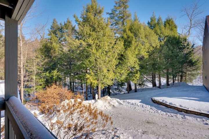 Close to Smuggs Lifts! Cozy Mountain-view Condo