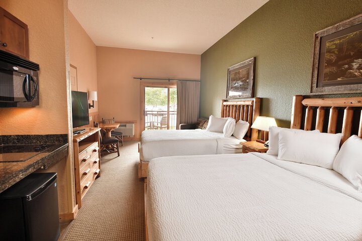 Wilderness at the Smokies – River Lodge Suites