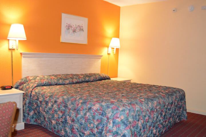 Travelers Inn