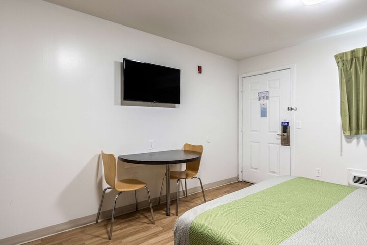 Room 25 of 42