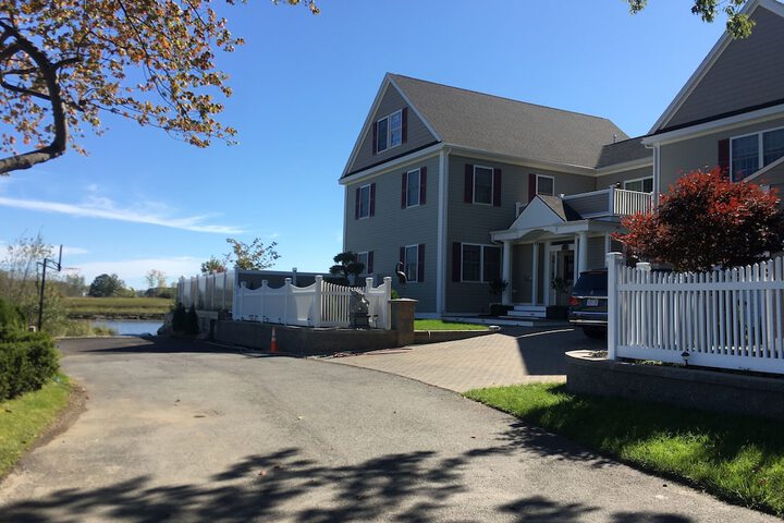 Rooms in Family House in Salem Boston