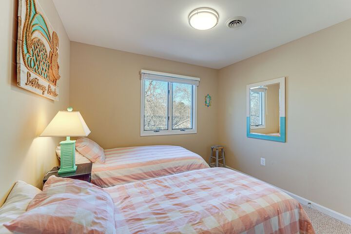 Walk to Bethany Beach Boardwalk: Coastal Retreat