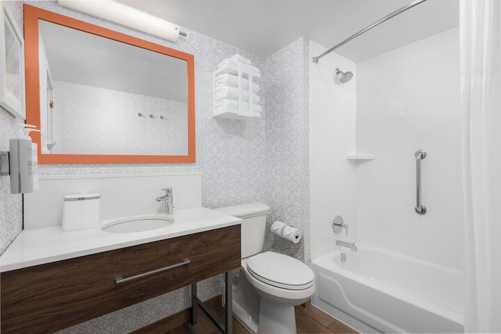Holiday Inn Express & Suites Cincinnati Riverfront by IHG