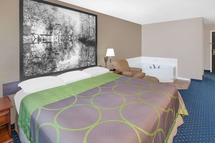 Super 8 by Wyndham Lowell / Bentonville/Rogers Area