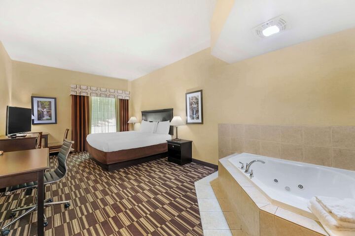 Best Western Plus Victor Inn & Suites