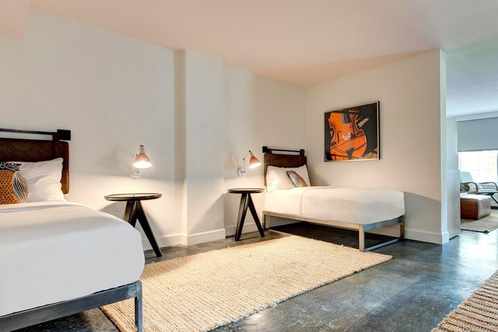 Elwood Hotel & Suites