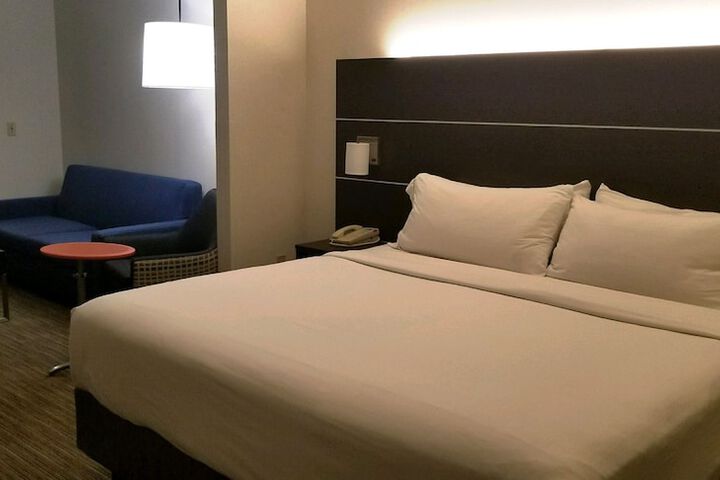 Room 17 of 32