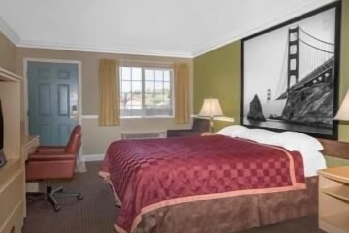 Room 13 of 17