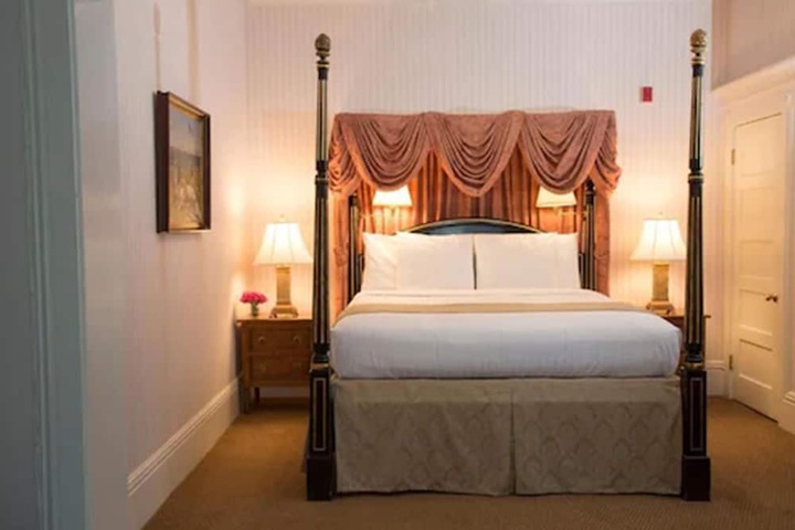 Room 22 of 38
