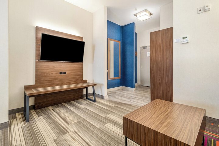 Room 153 of 348