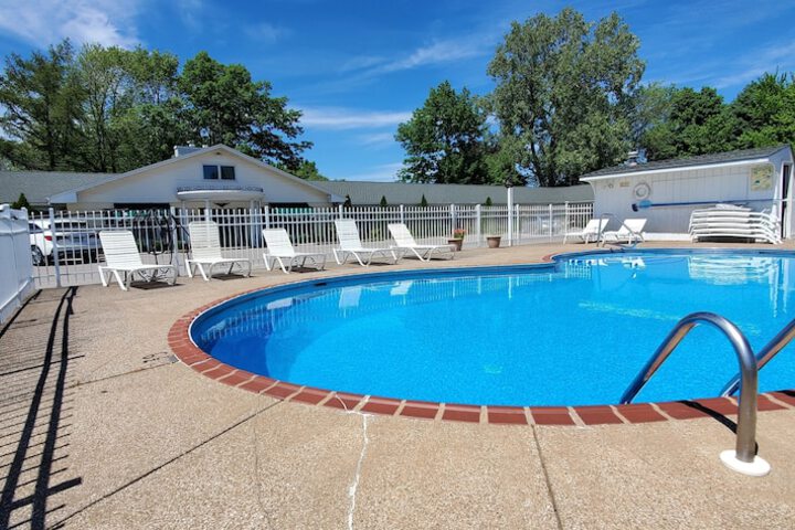Pool 13 of 60