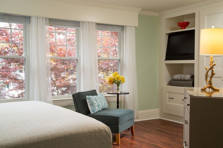 Room 10 of 38