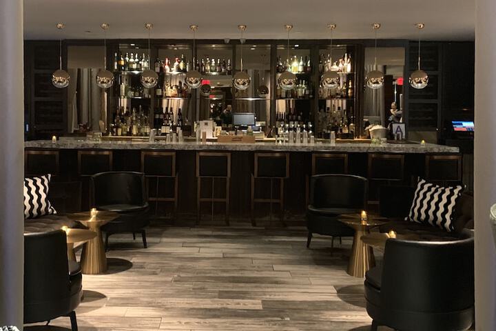 Lounge 59 of 72