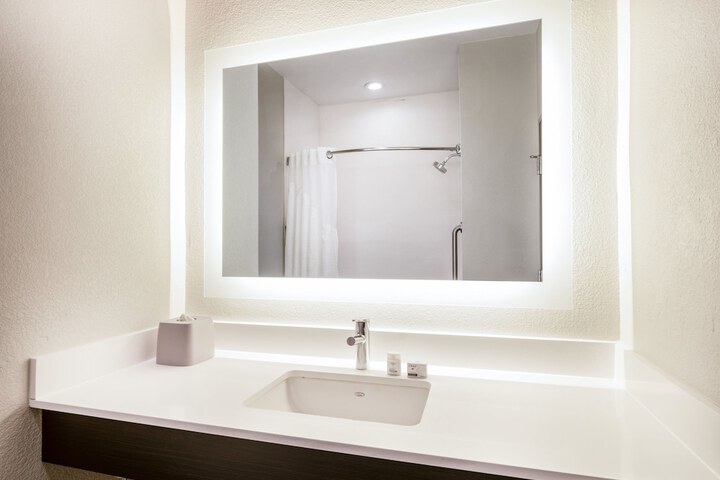 Holiday Inn Express Hotel & Suites BEAUMONT NW by IHG