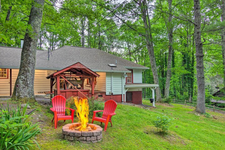 Rustic Linville Falls Cottage w / Fire Pit!