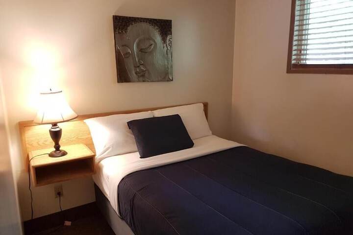 Room 10 of 18