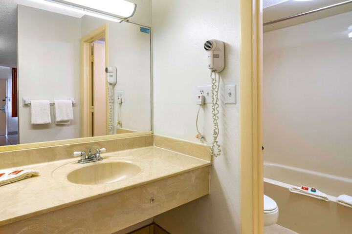 Room 10 of 36
