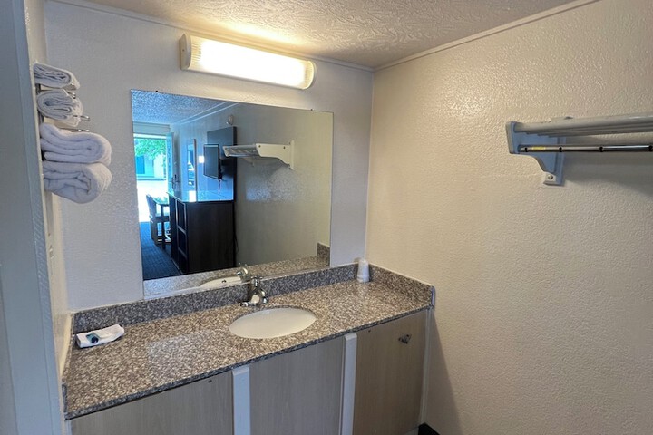 Room 7 of 8