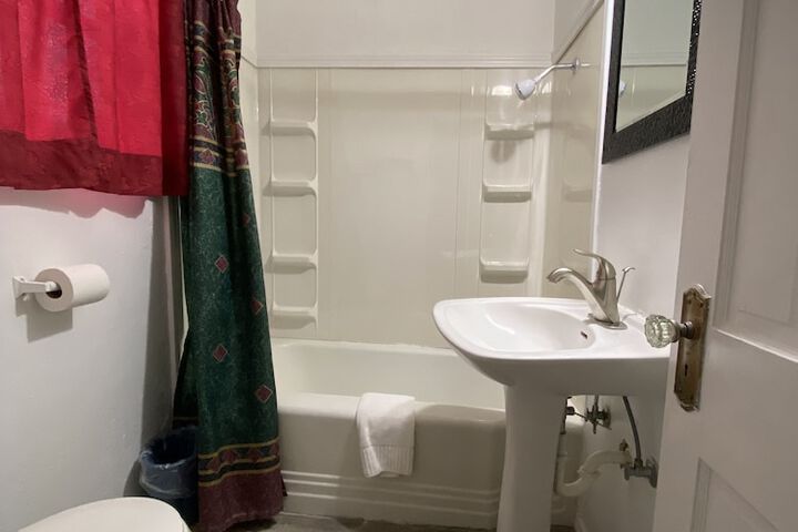 Room 5 of 16