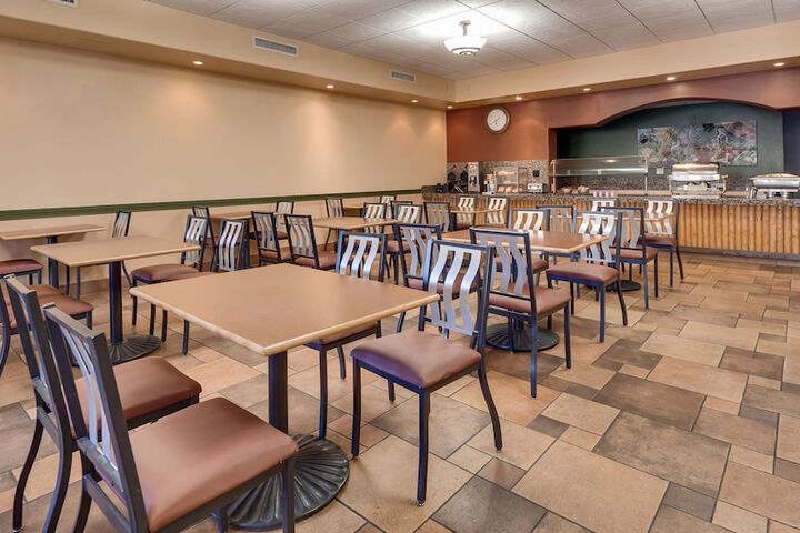 Dining 96 of 104