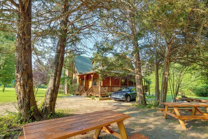Pet-friendly Jefferson Home Near Lake O the Pines