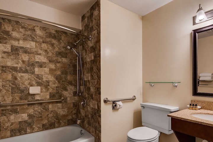 Best Western Plus Windjammer Inn & Conference Center