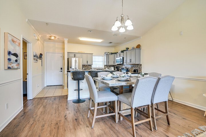 Myrtle Beach Condo w / Large Balcony & Pool Access