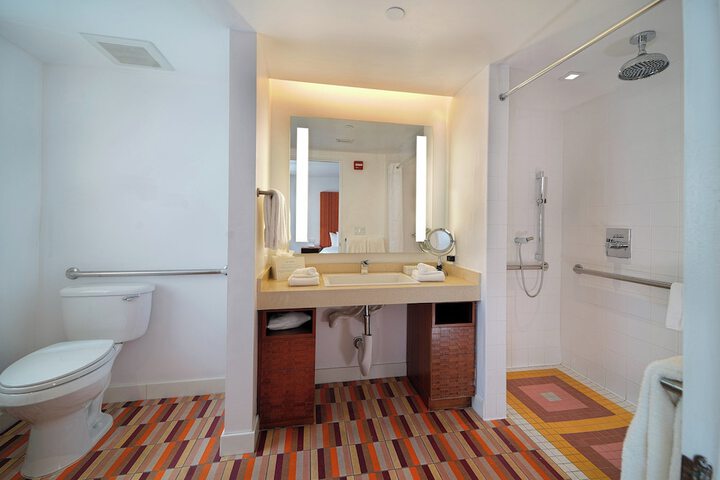 Room 43 of 68