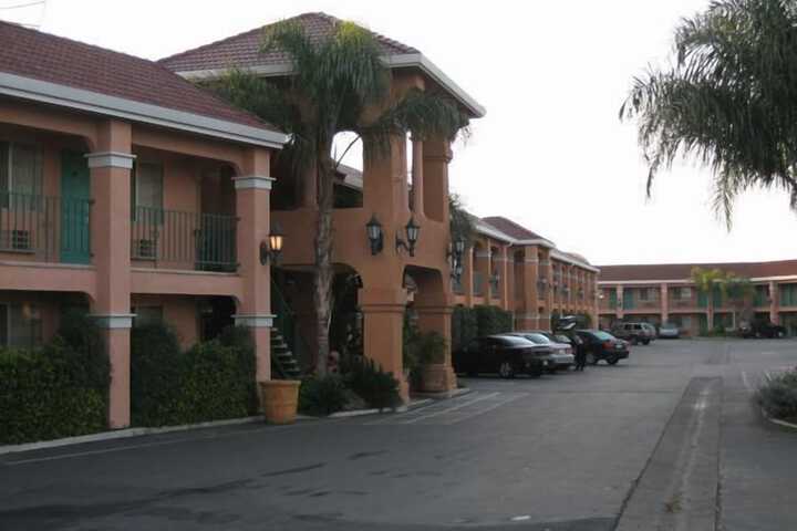 Hotel Exterior 23 of 23