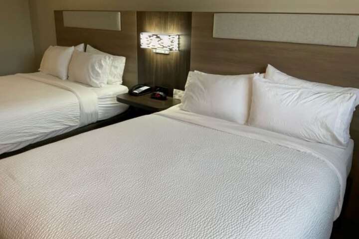 Room 10 of 28