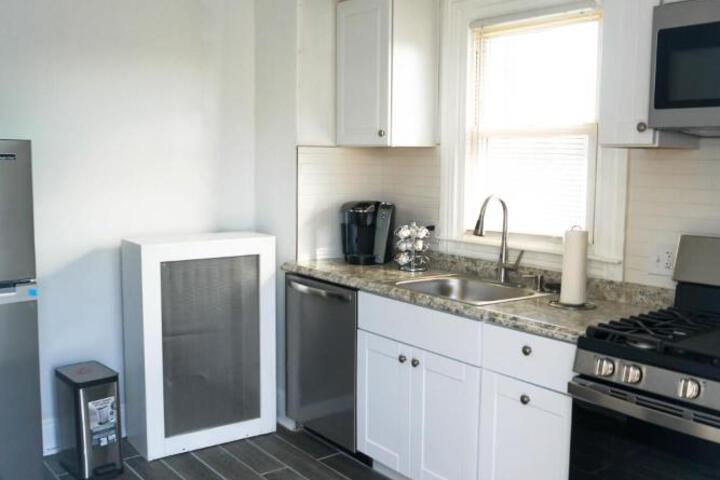 Lincoln Manor - Newly Renovated 1mile from PHL Airport and Sports Stadiums