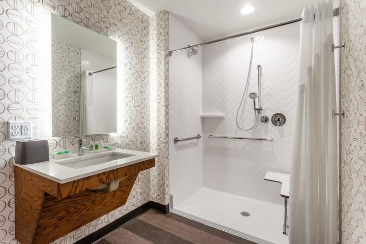 Holiday Inn & Suites Cedar Falls - Waterloo Event Center by IHG